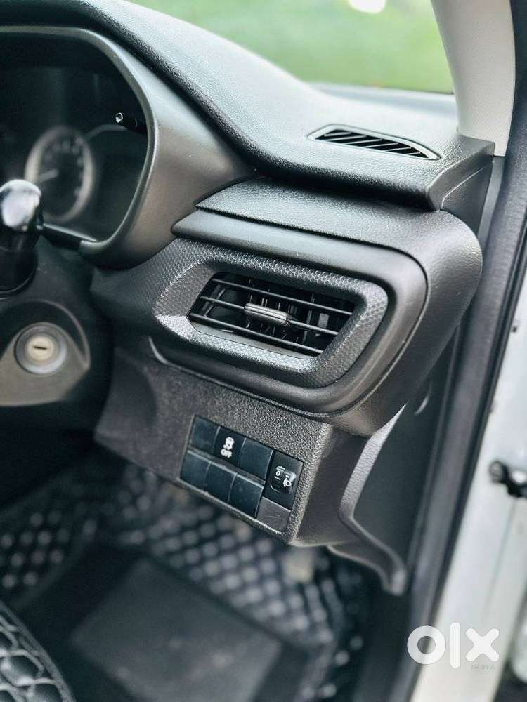 Maruti Suzuki Brezza 1.5 Lxi Smart Hybrid, 2023, Petrol