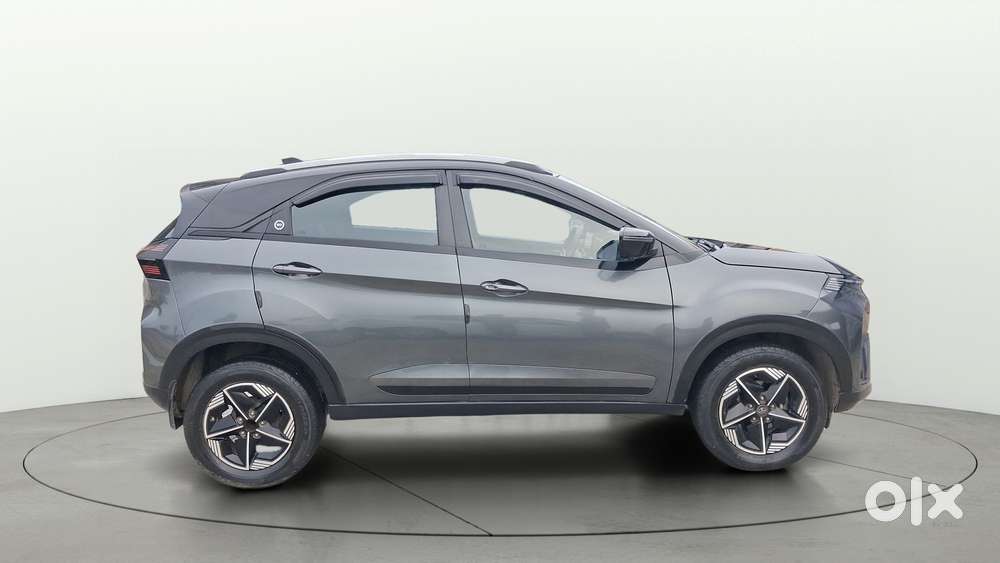 Tata Nexon Fearless Plus S Purple 1.5 Revotorq Diesel 6amt Dual Tone..