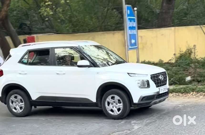 Hyundai Venue Petrol Manual 2021