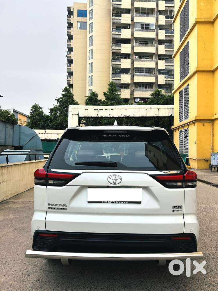 Toyota Innova Hycross 2.0 Zx Hybrid 7 Str, 2025, Petrol