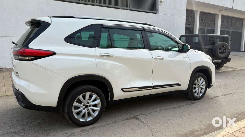 Toyota Innova Hycross 2.0 Vx Hybrid 8 Str, 2023, Petrol