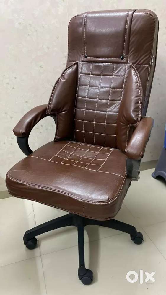OFFICE CHAIR BOSS CHAIR SUPER COMFORTABLE Other Household Items