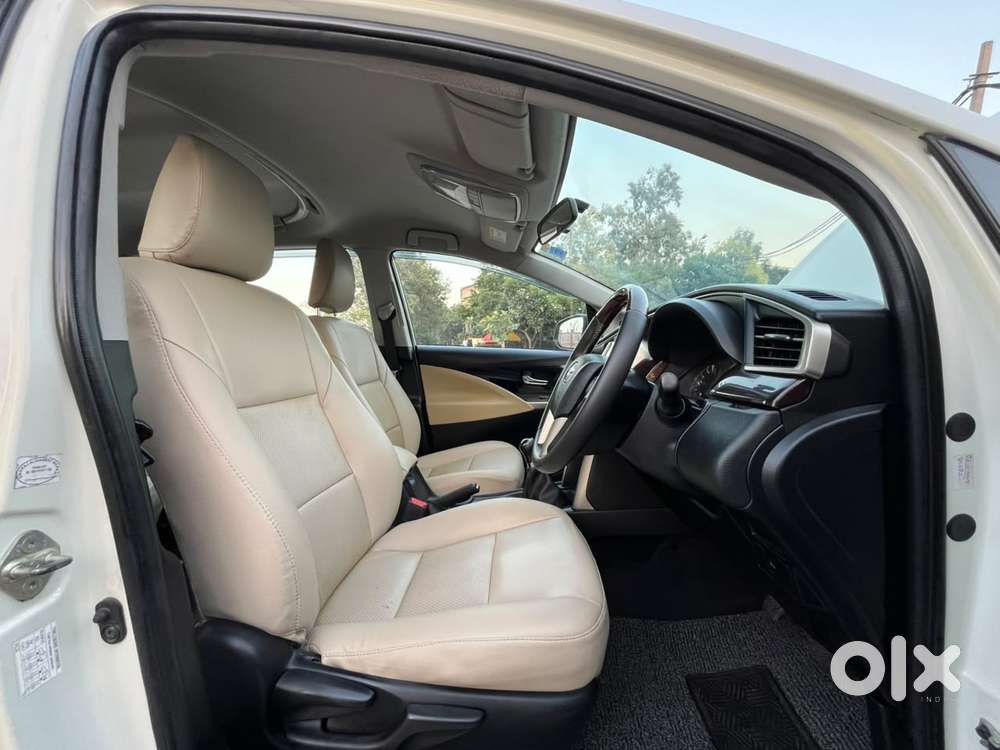 Toyota Innova Crysta 2.7v Mt, 2017, Petrol