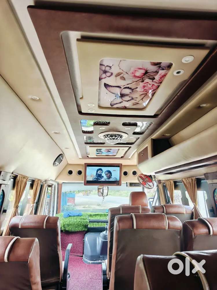 Tempo Traveler 13+1