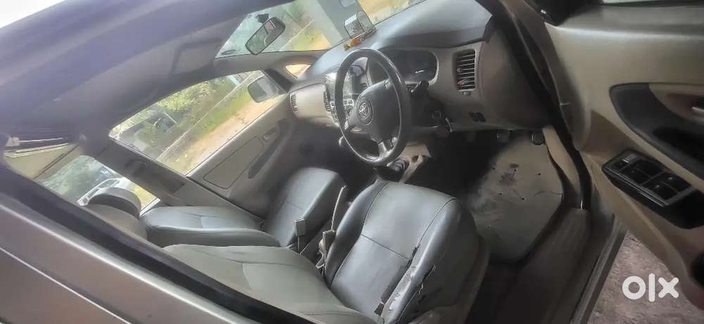 Toyota Innova 2.5g 8 Seater
