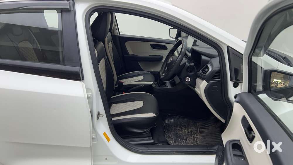 Tata Altroz 1.2 Xe, 2022, Petrol