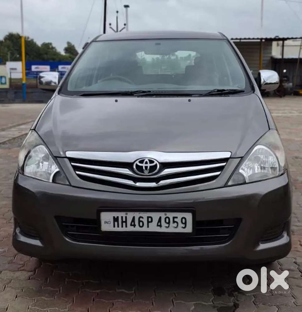 Toyota Innova V