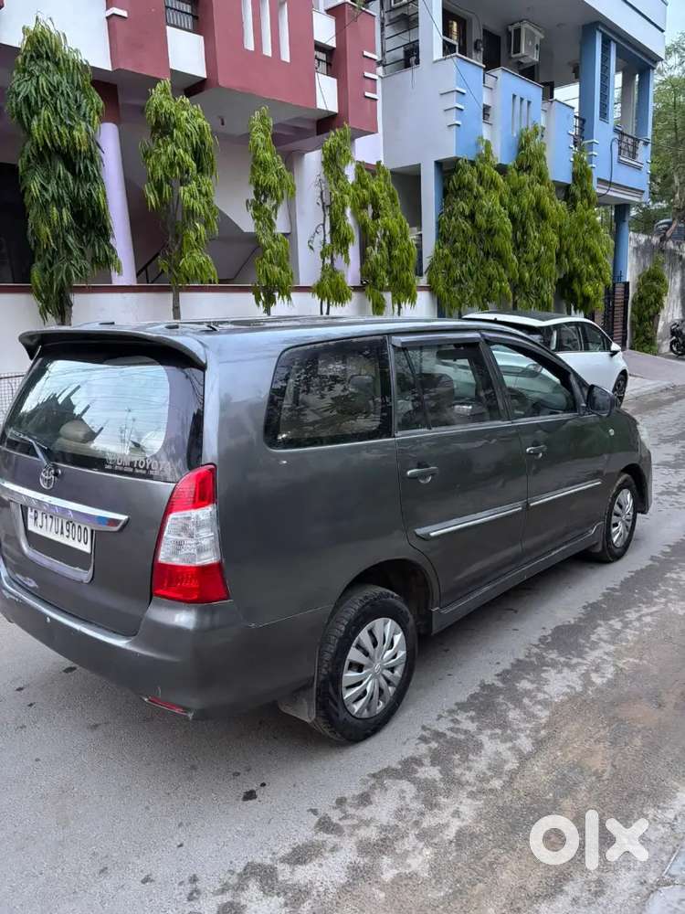 Toyota Innova 2012 Diesel 266000 Km Driven