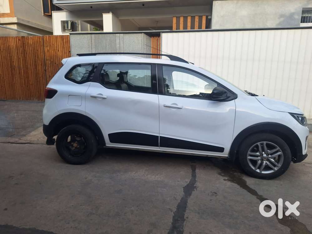 Renault Triber Rxz, 2022, Petrol
