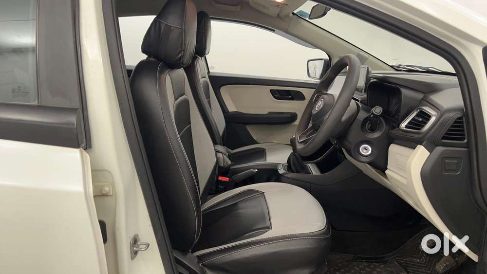 Tata Altroz 1.2 Xm Plus, 2022, Petrol