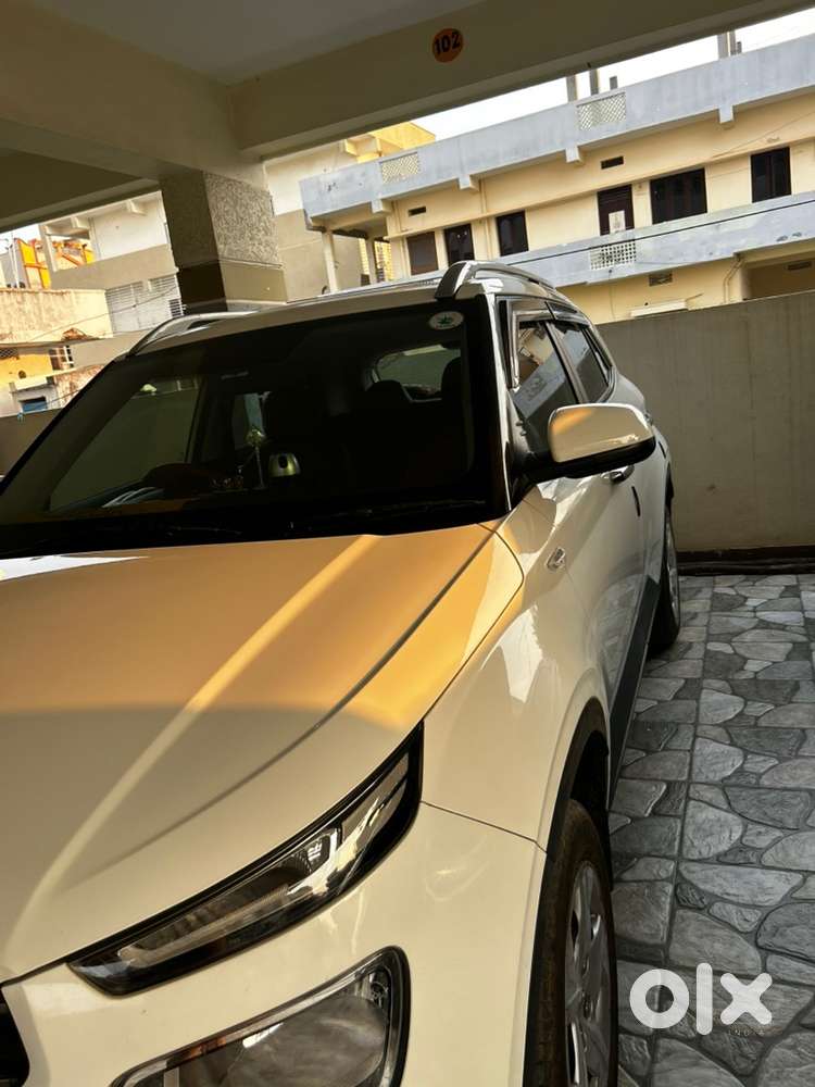 Hyundai Venue 2022 Petrol Well Maintained