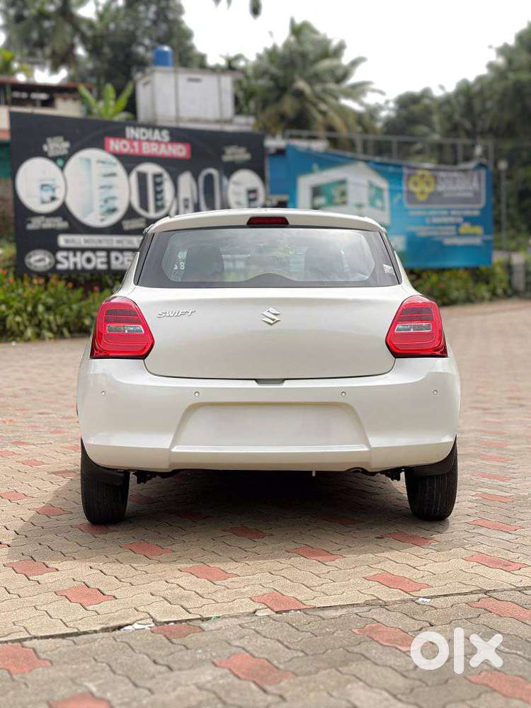 Maruti Suzuki Swift Vxi + Manual, 2024, Petrol