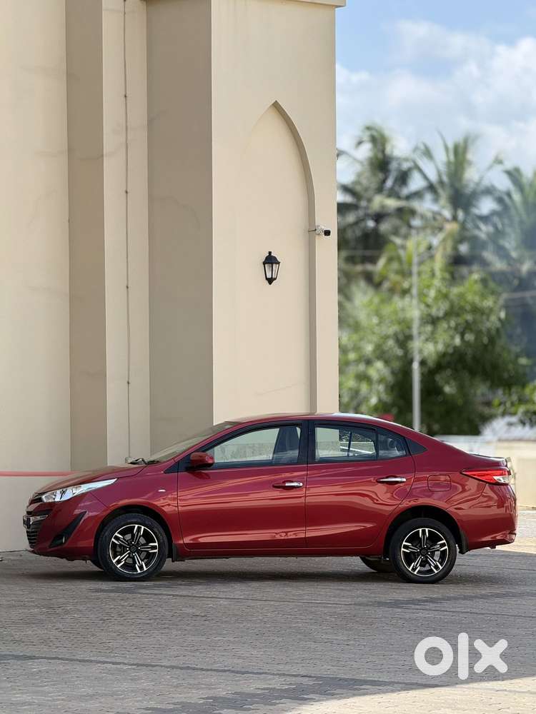 Toyota Yaris J Cvt, 2018, Petrol