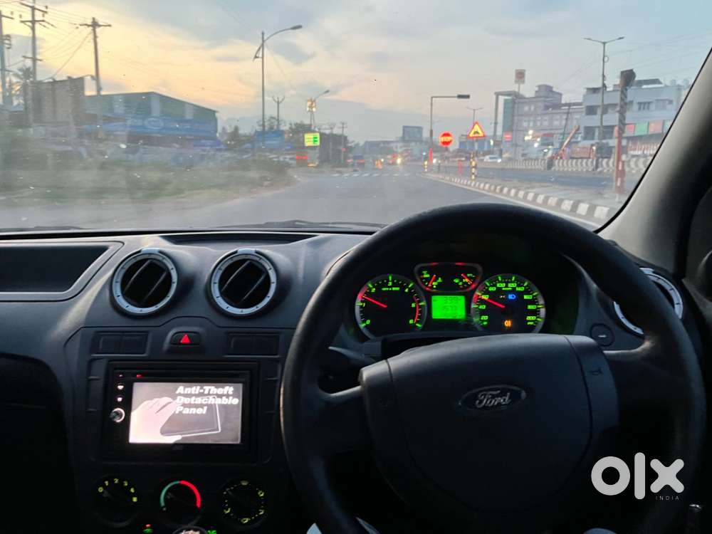 Ford Fiesta 2012 - 23kmpl - Touch Screen - Top Tv Family Owned