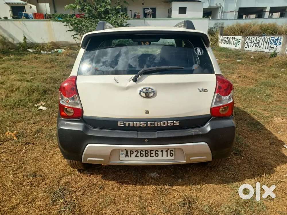 Toyota Etios Cross 2015