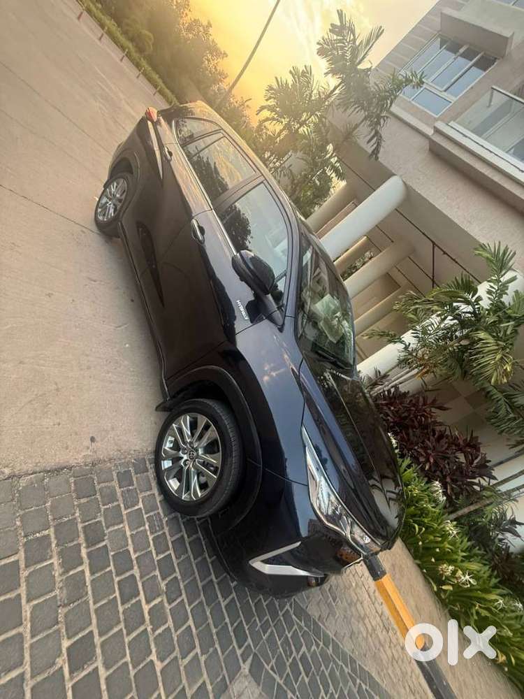 Toyota Innova Hycross 2.0 Zx (o) Hybrid 7 Str, 2024, Petrol