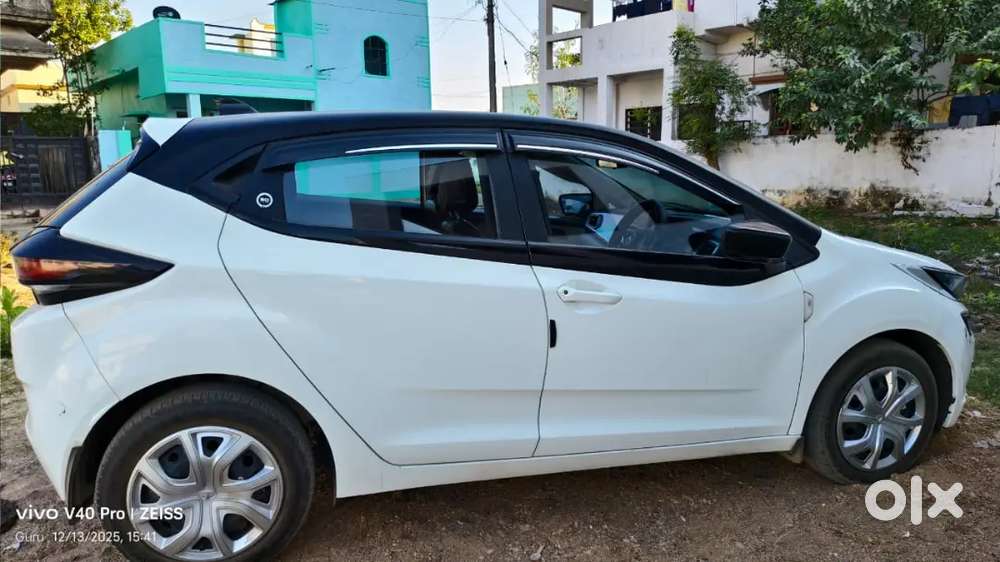 Tata Altroz Xm Petrol 2024