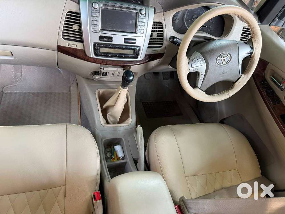 Model: Toyota Innova Vx 2.5 • Year: 2012 • Fuel: Diesel • Transmission