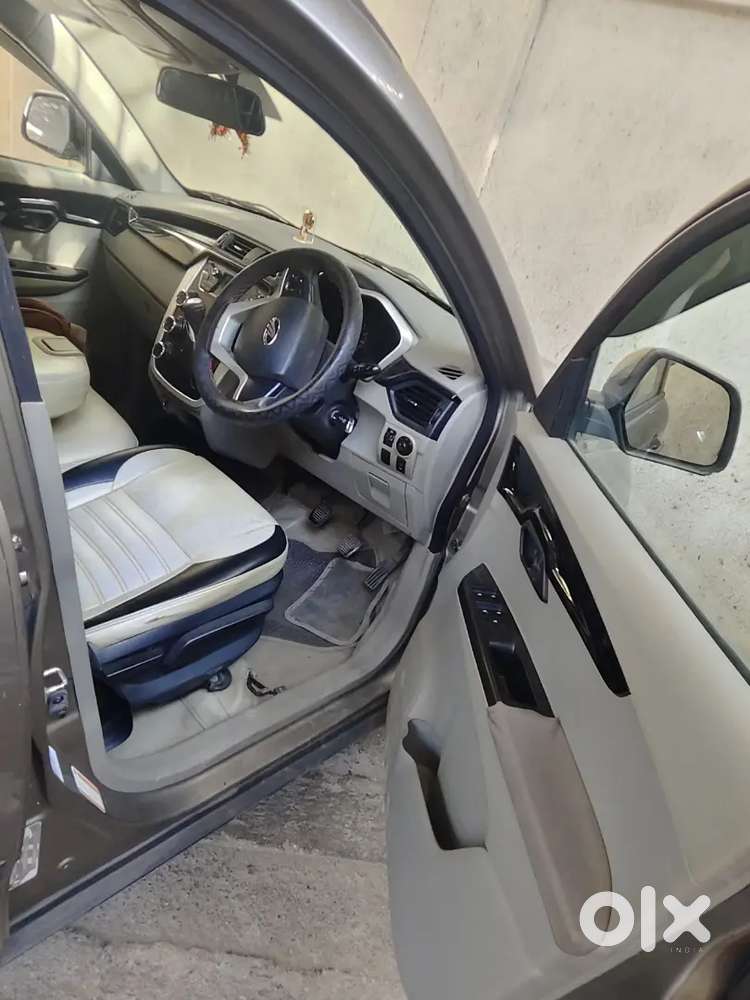 Mahindra Kuv100 K8 Petrol 6 Seater (top Model )