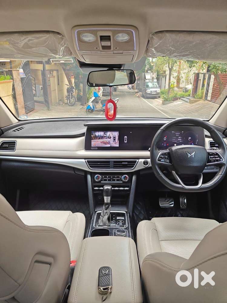 Mahindra Xuv700 Ax7l 6 Str At, 2023, Diesel