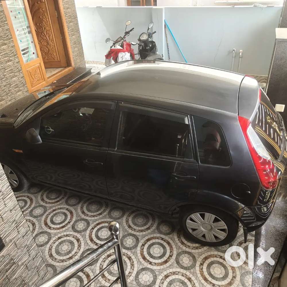 Ford Figo 2010 Petrol +cng Well Maintained With Fully Loaded