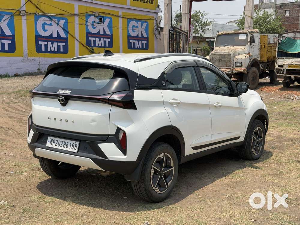 Tata Nexon Creative Plus 1.2 Revotron Petrol 6 Amt, 2023, Petrol