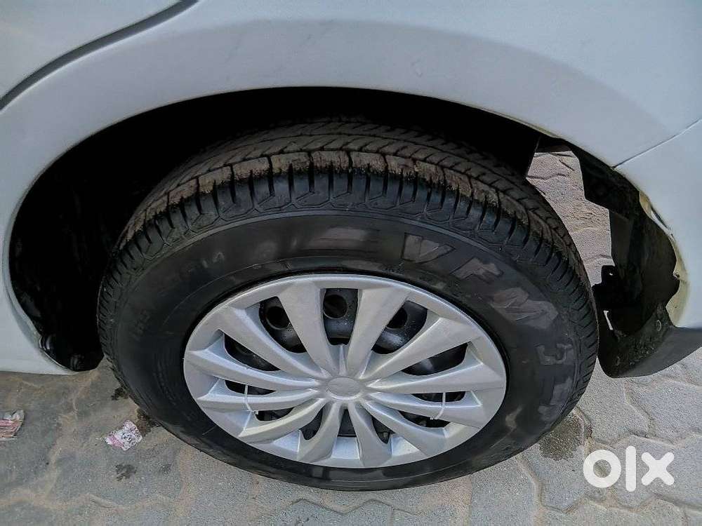 Maruti Suzuki Swift Dzire Lxi Option, 2015, Petrol