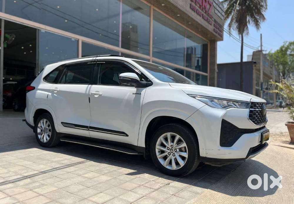 Toyota Innova Hycross 2.0 Vx Hybrid 7 Str, 2023, Petrol