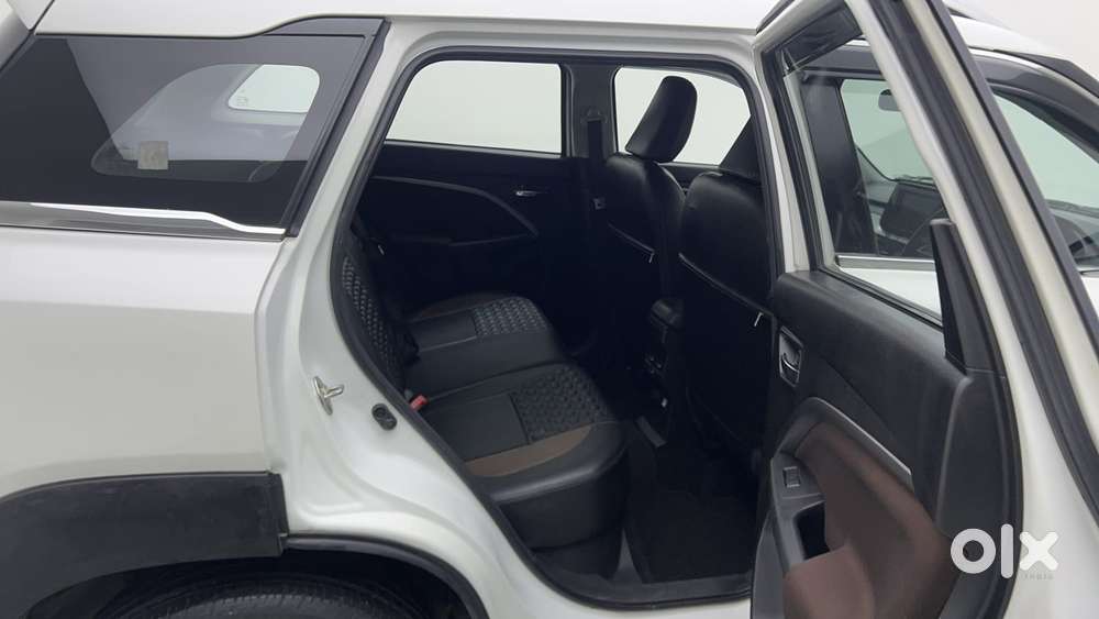 Maruti Suzuki Vitara Brezza 1.5 Zxi At, 2023, Petrol