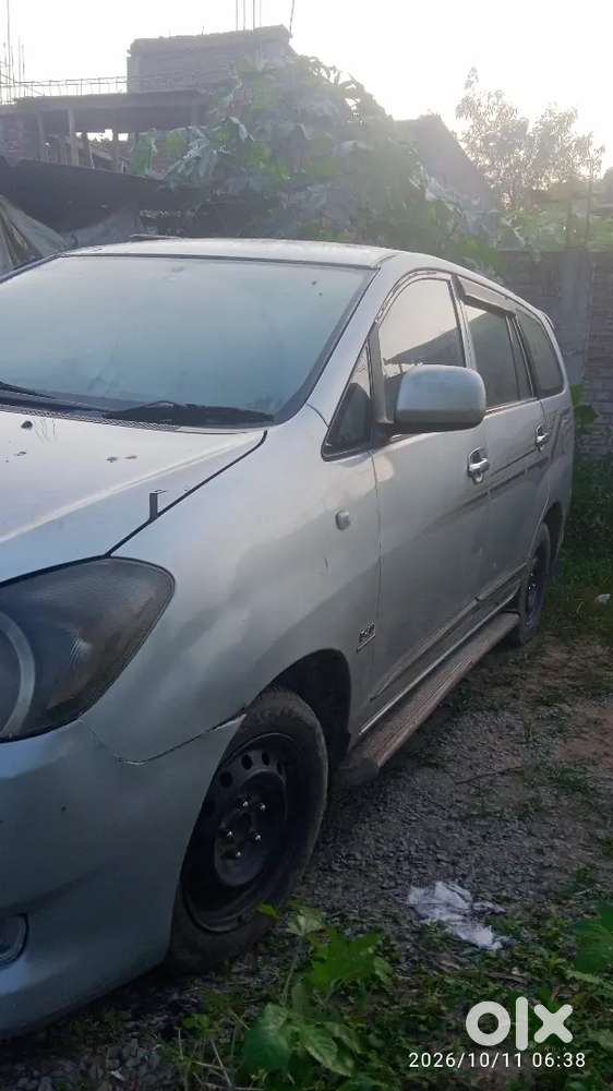 Toyota Innova Crysta 2011 Diesel 200000 Km Driven