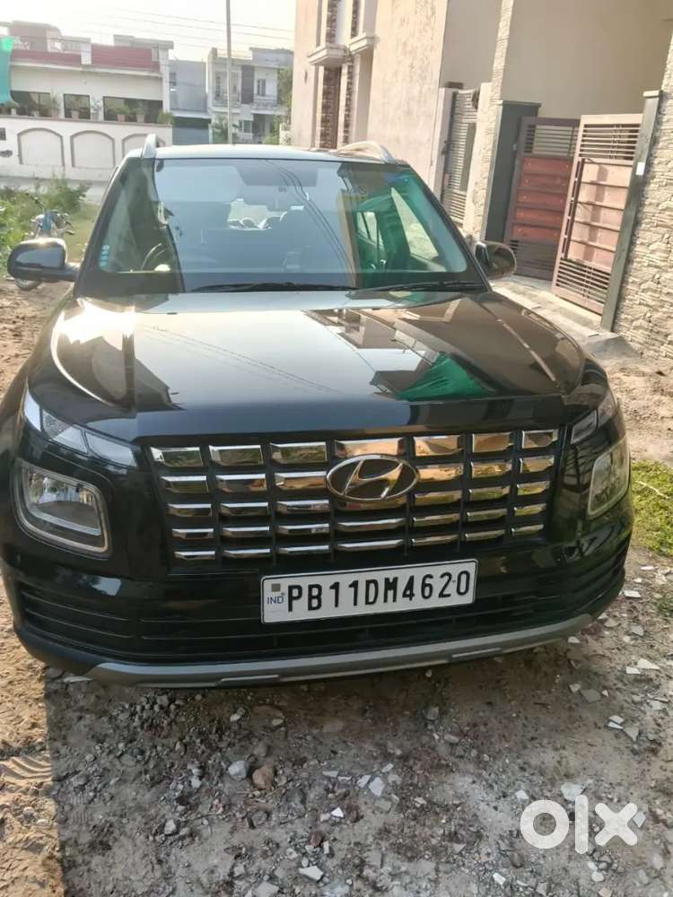Hyundai Venue Petrol 2025