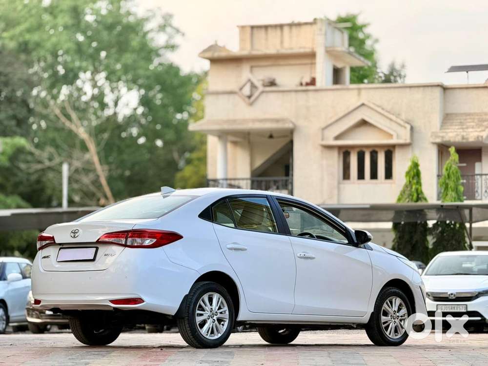 Toyota Yaris V Cvt, 2019, Petrol