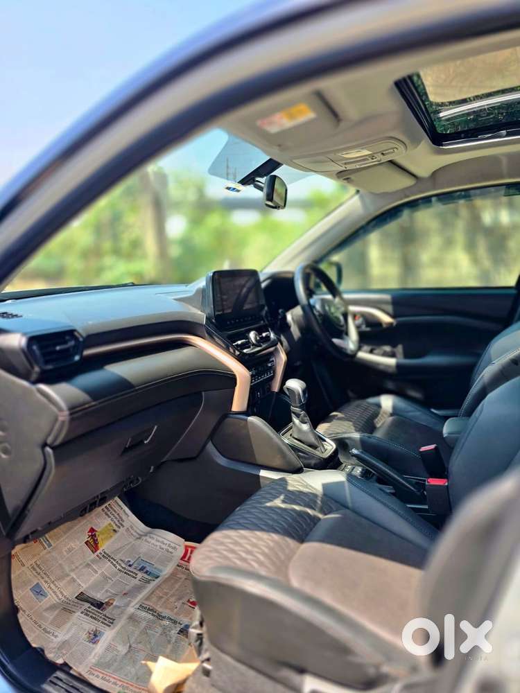 Maruti Suzuki Grand Vitara 1.5 Alpha Plus Dual Tone Intelligent Hybr..