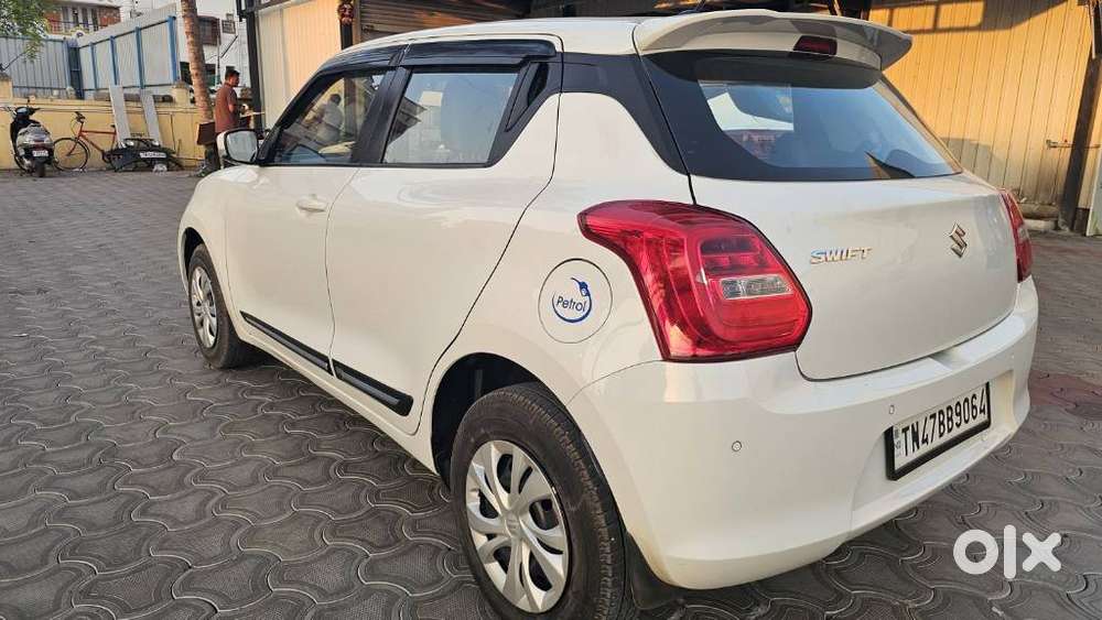 Maruti Suzuki Swift Vxi + Manual, 2023, Petrol