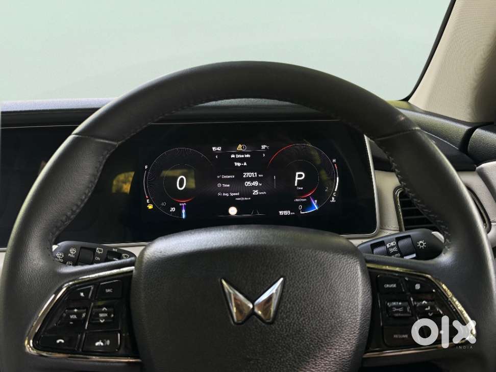 Mahindra Xuv700 2.0 Ax 7 Petrol At Str, 2024, Petrol