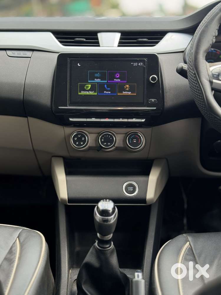 Renault Triber Rxz, 2023, Petrol