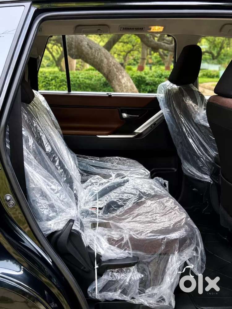 Toyota Innova Hycross 2.0 Vx Hybrid 8 Str, 2025, Petrol