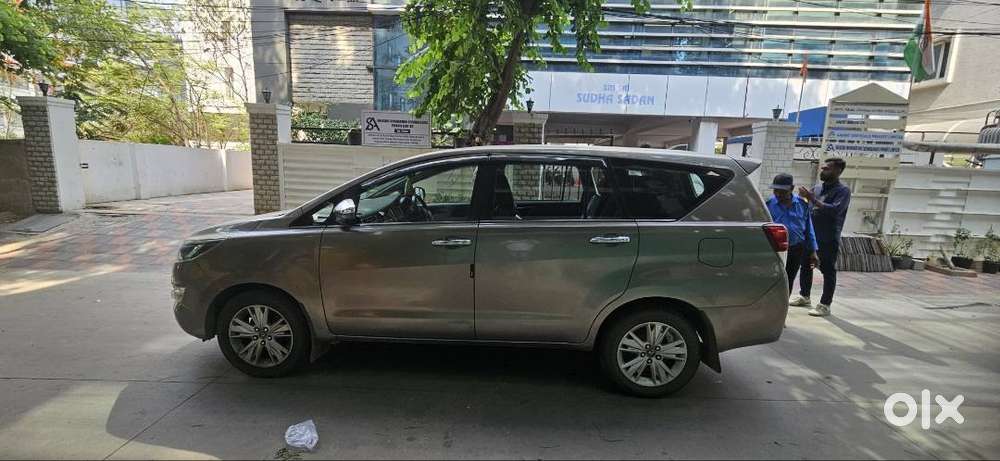 Superbly Maintained Toyota Innova Crysta 2.4zx Diesel Topend 1st Owner