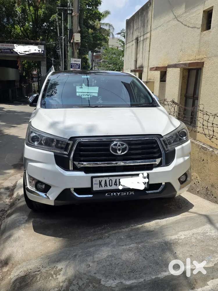 Toyota Innova Crysta 2025