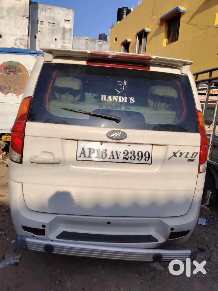 Mahindra Xylo 2011