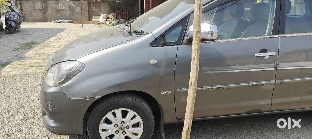 Toyota Innova 2.4 Top Model,good Tyre, Exilent Engine.