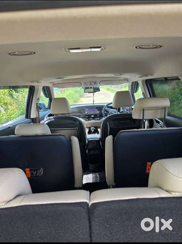 Kia Carens 2025 Petrol Well Maintained