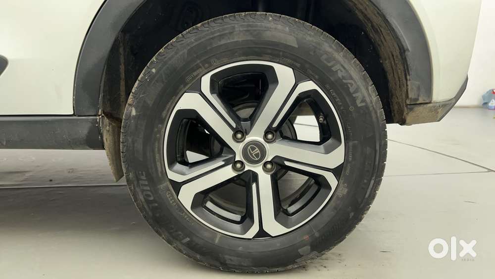 Tata Nexon 1.5 Revotorq Xza Plus S Amt, 2023, Petrol