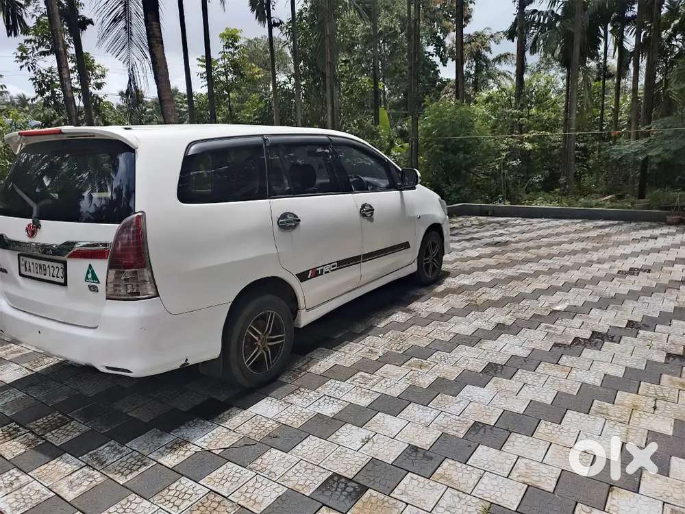 Toyota Innova Hycross 2007 Diesel 280000 Km Driven