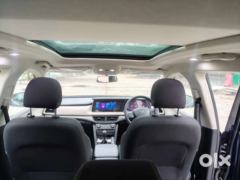 Mahindra Xuv700 2.0 Ax 5 Petrol Mt 7 Str, 2021, Petrol