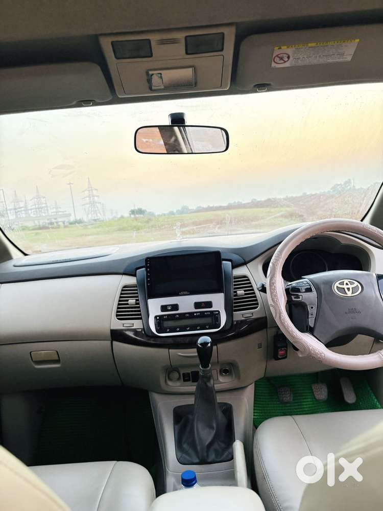 Toyota Innova 2.5 V 8 Str, 2012, Diesel