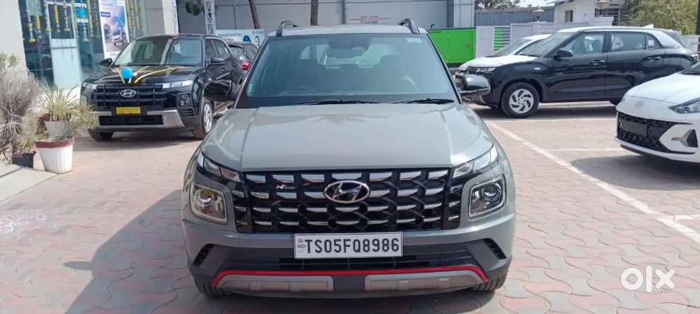 Hyundai Venue 2024 Petrol 11950 Km Driven