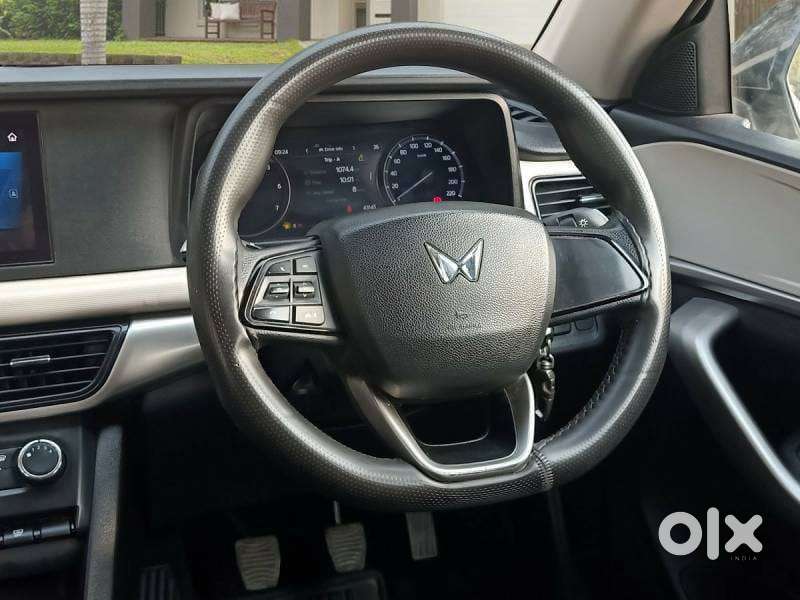 Mahindra Xuv700 2.2 Mx Diesel Mt 5 Str, 2022, Diesel