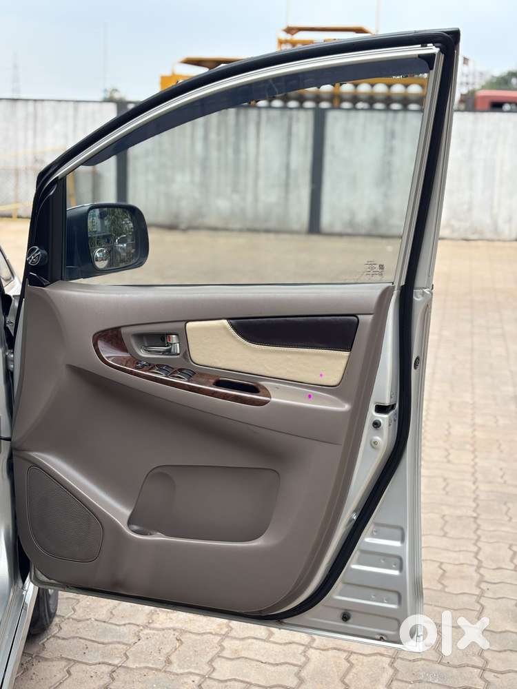 Toyota Innova 2.5 G (diesel) 7 Seater Bs Iv, 2015, Diesel