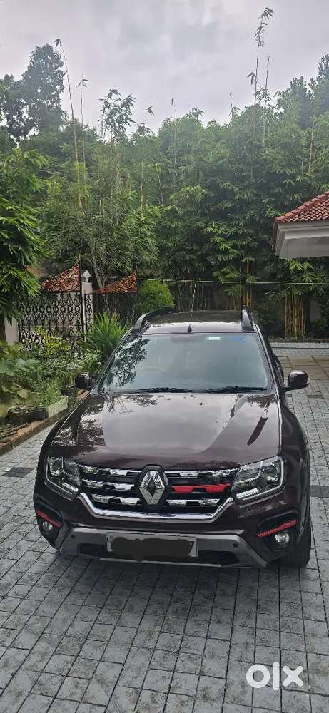 Well Maintained Turbo Petrol Duster.